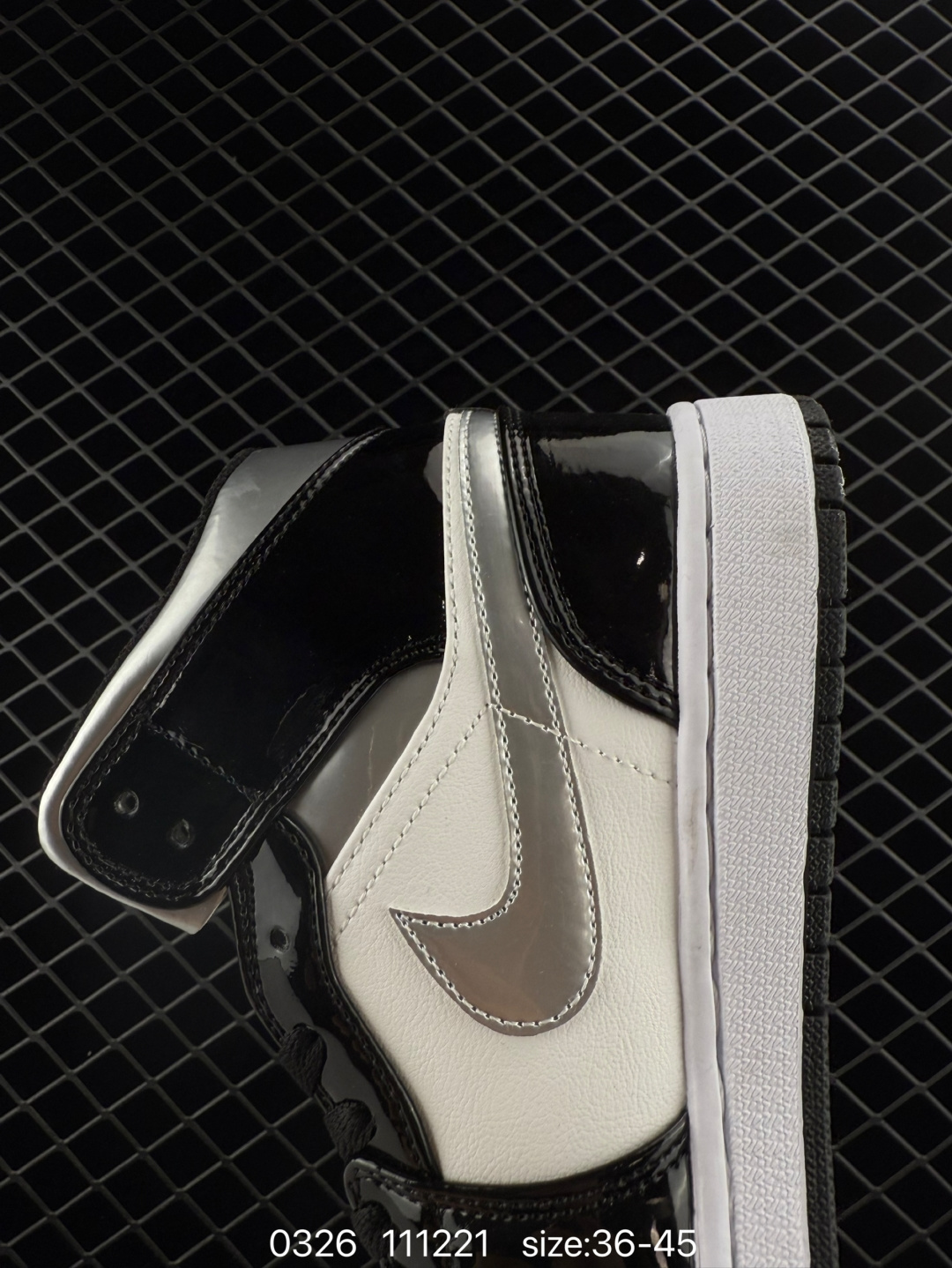 Nike Wmns Air Jordan 1 Mid SE